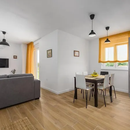 Lucija Apartman *